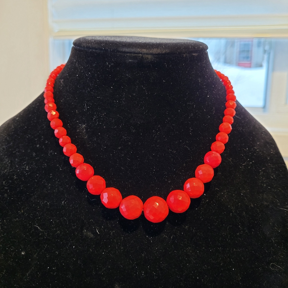 Vintage Faceted Glass Red Beaded Necklace